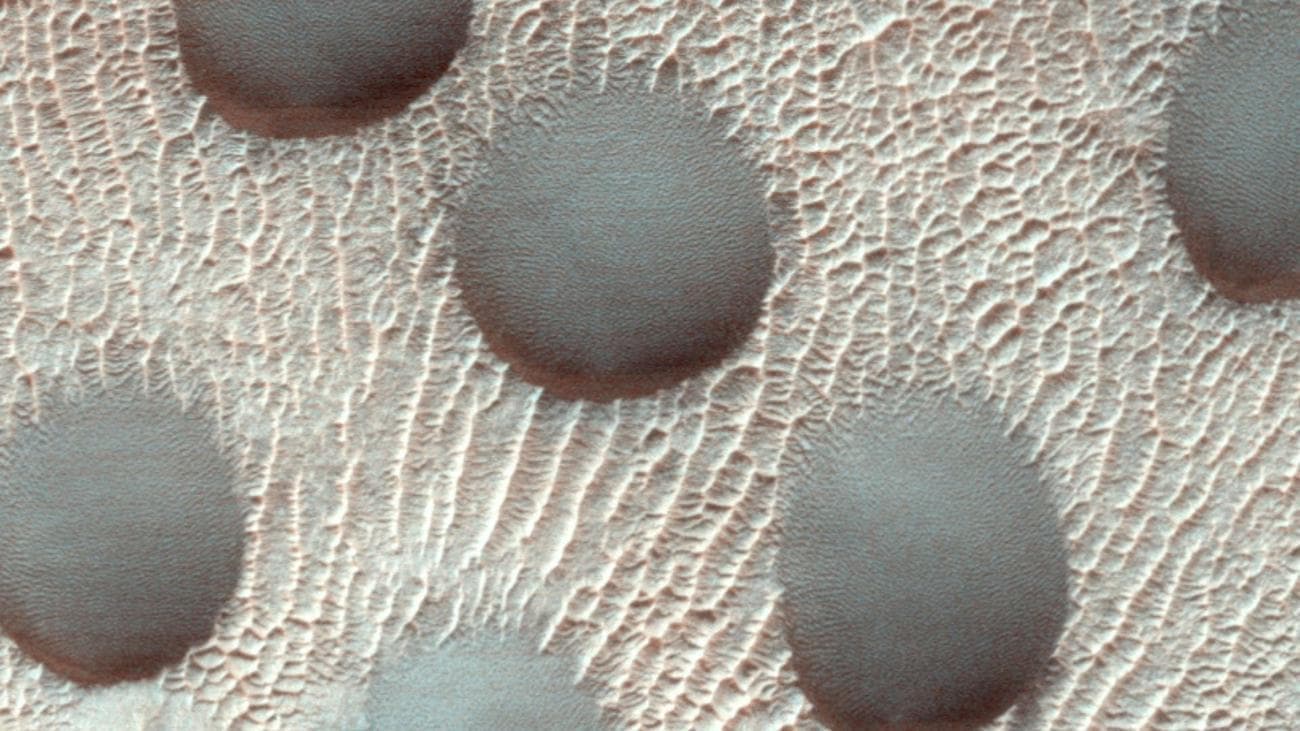 amolofoiaris - Οι «μαύρες τρύπες» του Άρη (βίντεο)