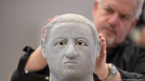 krania nekroi2 600x338 - Δίνοντας πρόσωπο σε άγνωστους νεκρούς