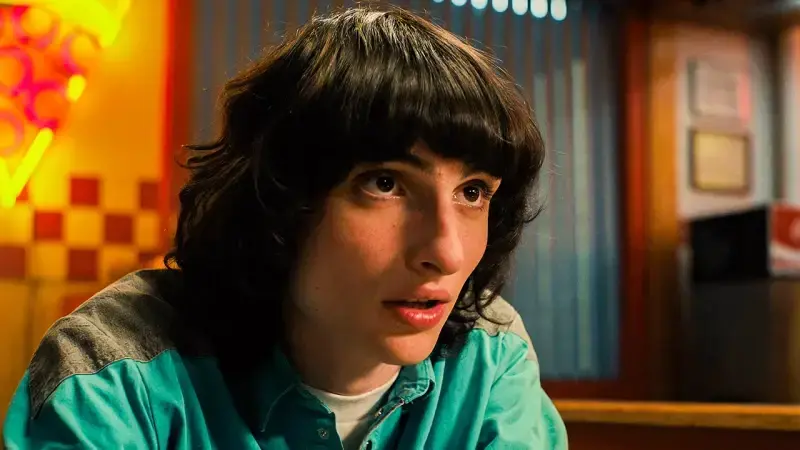 stranger things season 6 geloio finn wolfhard.webp - Stranger Things: Από σειρά στο Netflix γίνεται και θεατρικό έργο με prequel ιστορία