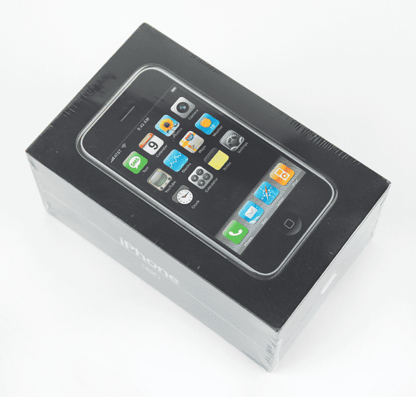 tQ57WV4 - Πρώην υπάλληλος της Apple πούλησε σφραγισμένο το original iPhone σε εξωφρενική τιμή!