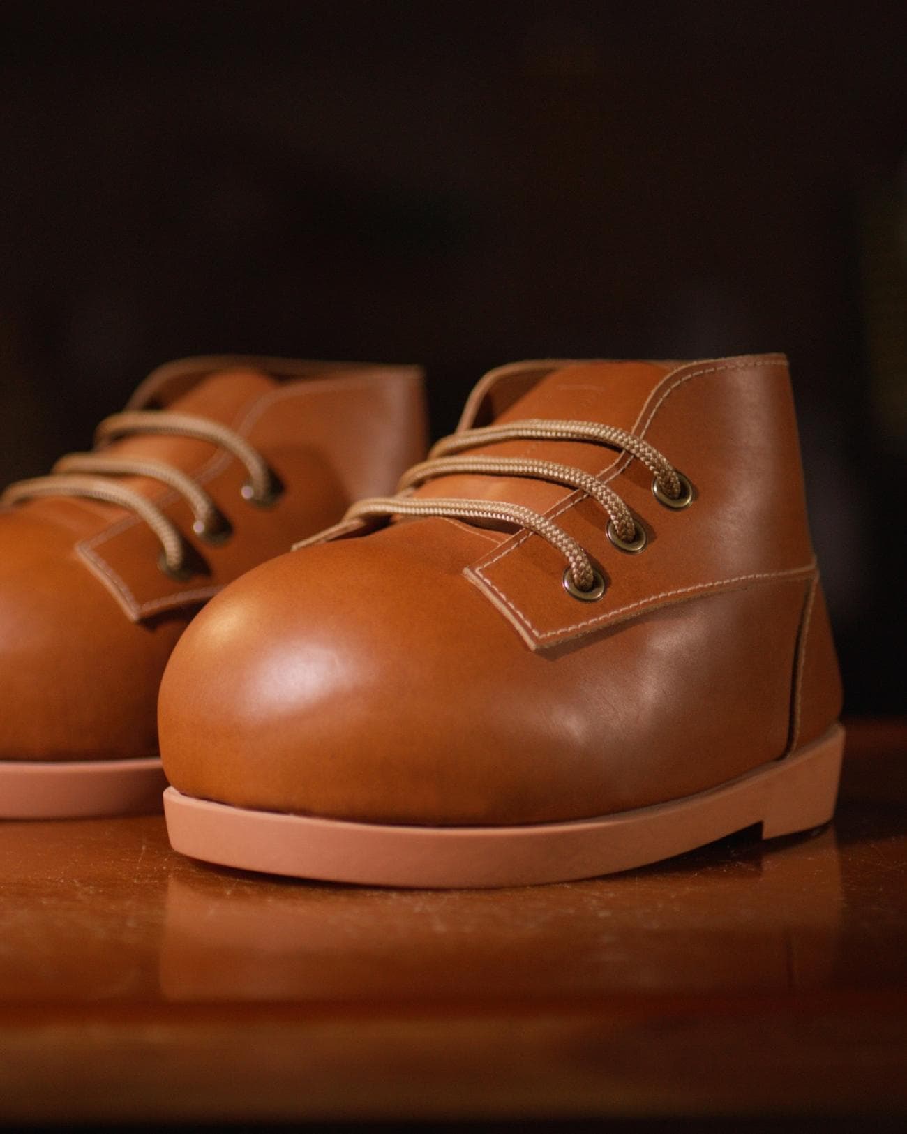 v8YJ6Pg - Έφτιαξαν τα παπούτσια του Super Mario στην πραγματικότητα - Δείτε τις εικόνες