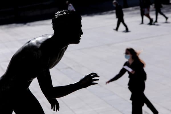 vits70511613143074 600x400 - Τρία χρόνια πανδημίας – Από την καραντίνα μέχρι την ανοσία της αγέλης, νικητές και χαμένοι