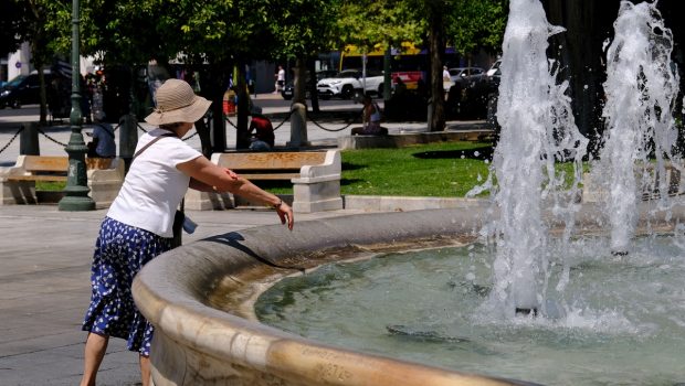Καύσωνας: «Πιθανό φέτος να έχουμε το πιο θερμό καλοκαίρι» προειδοποιεί ο Λέκκας