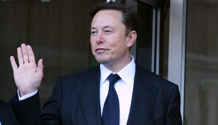 Το Twitter του Musk συμμορφώνεται περισσότερο με τα κυβερνητικά αιτήματα, όχι λιγότερο