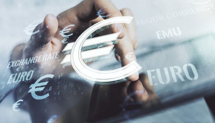 Τον Οκτώβριο κρίνεται η υιοθέτησή του