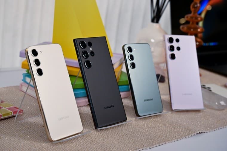 A display of Samsung Galaxy S23 series
