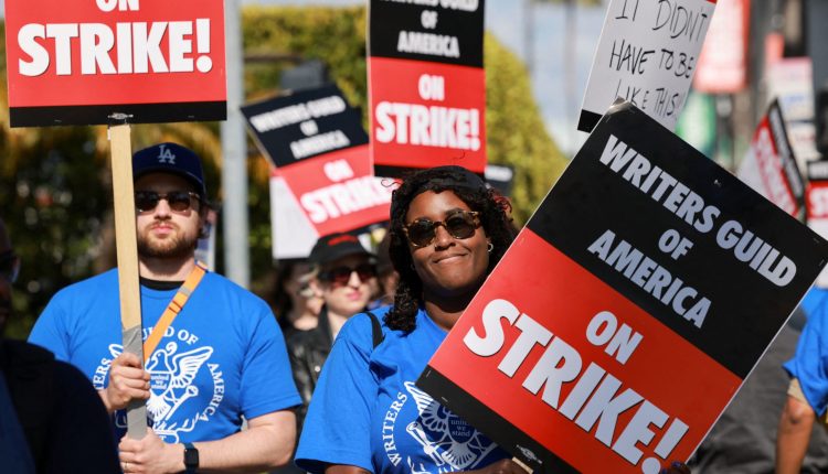 Τεχνητή νοημοσύνη: Οι σεναριογράφοι του Χόλιγουντ αντιδρούν στην εισβολή της ΑΙ - Οικονομικός Ταχυδρόμος