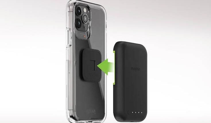 H μπαταρία που φορτίζει ασύρματα το κινητό και προσαρμόζεται πανεύκολα στην πλάτη του