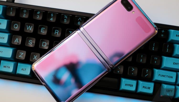 Το Samsung Galaxy Z Flip 5 μπορεί να επαναχρησιμοποιήσει το τέχνασμα καμουφλάζ της οθόνης εξωφύλλου του OG Flip
