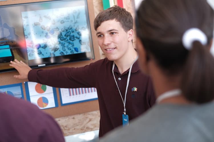 Το έργο για την αφαίρεση μικροπλαστικών από το νερό κερδίζει παγκόσμιο βραβείο. - Εικόνα 3