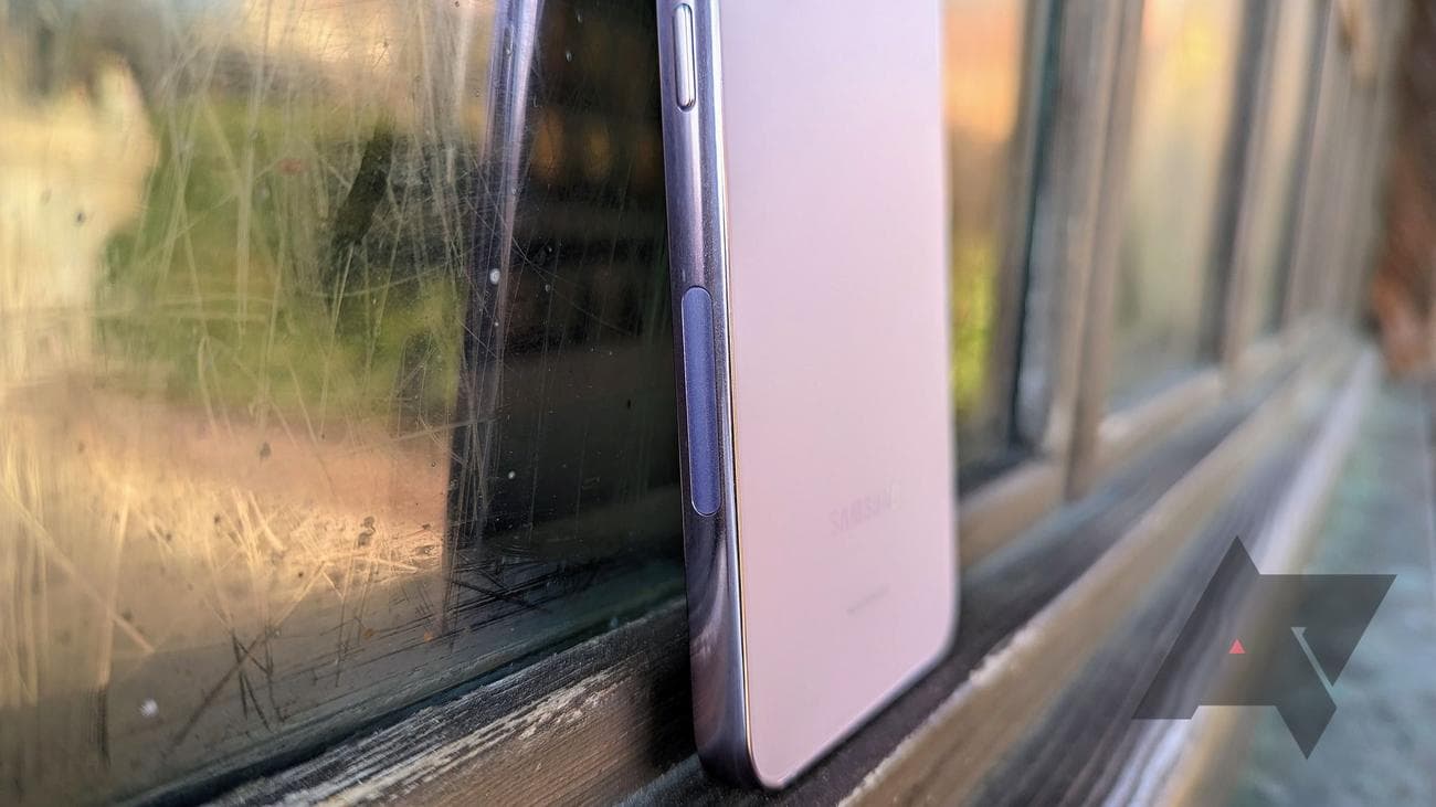 Samsung Galaxy S23 mmWave window panel