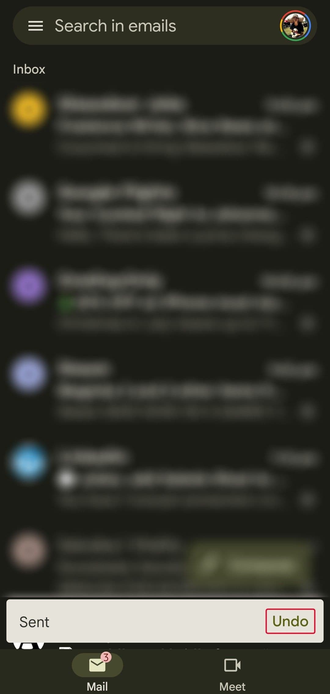 Ένα φάκελο εισερχομένων Gmail στην εφαρμογή Gmail Android με τονισμένο το κουμπί Αναίρεση στο απεσταλμένο banner