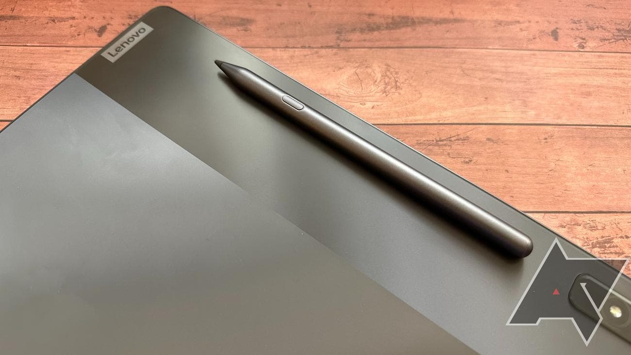 Pen connected to the Lenovo P11 Pro Gen 2
