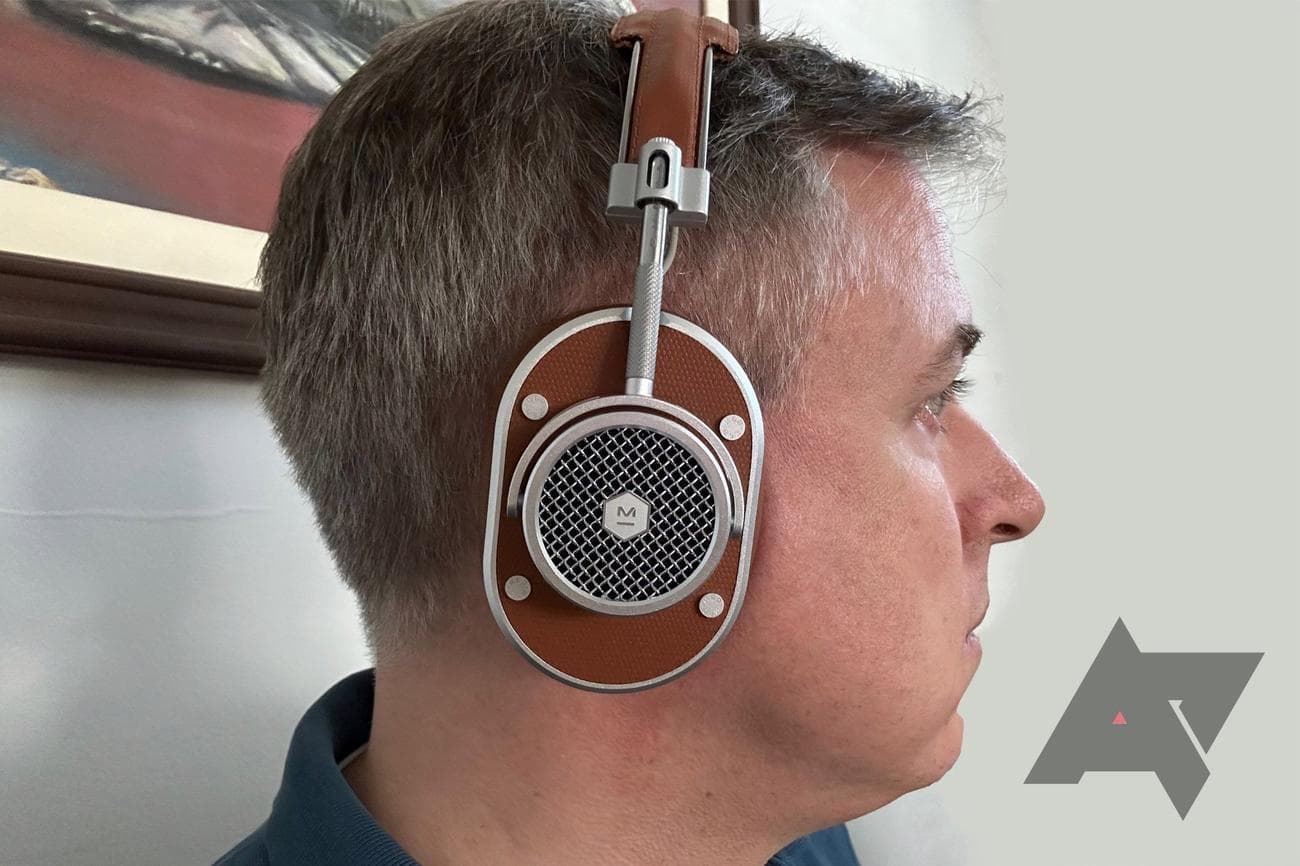 Master-and-Dynamic-MH40-on-head-1