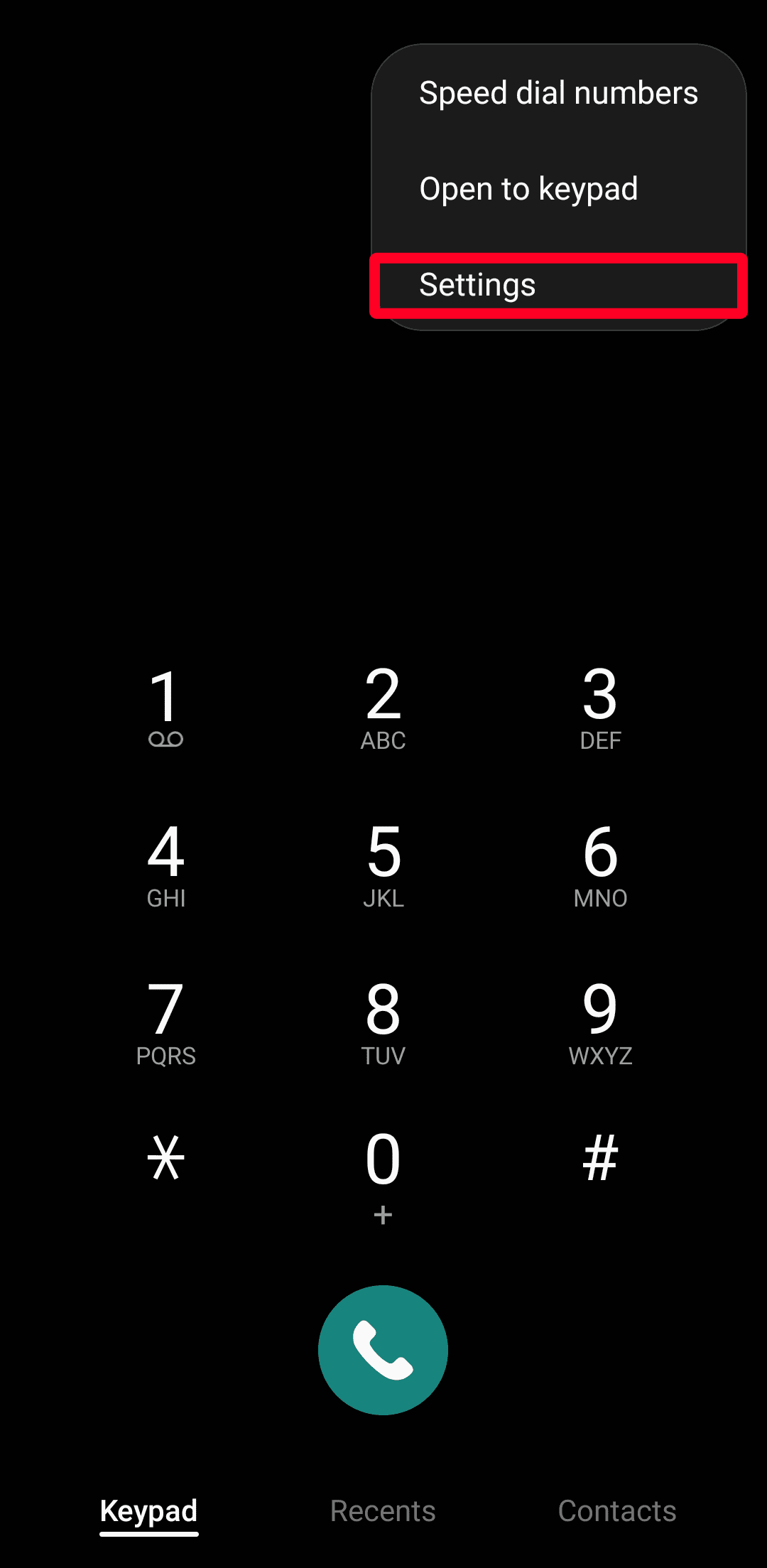 Μενού υπερχείλισης εφαρμογής τηλεφώνου Samsung Galaxy που επισημαίνει την επιλογή Ρυθμίσεις