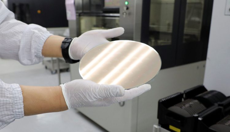 Βρετανία: Επένδυση 1 δισ. λιρών στην εγχώρια βιομηχανία ημιαγωγών - Οικονομικός Ταχυδρόμος