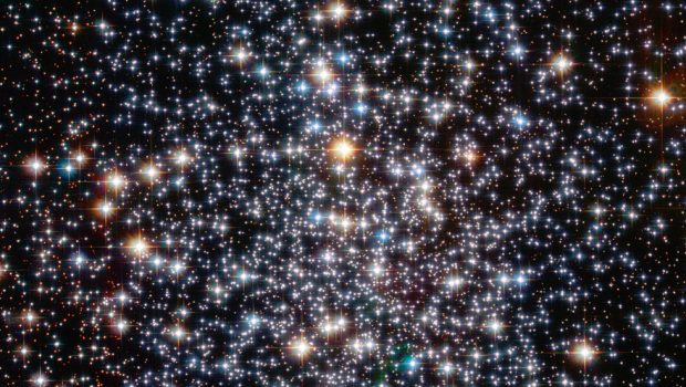 Επιστήμη - Διάστημα: Αστρονόμοι εντοπίζουν μια σπάνιου μεγέθους μαύρη τρύπα