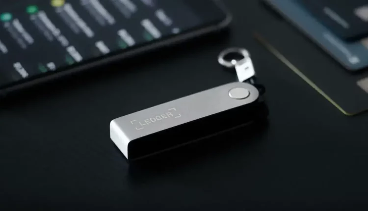 Εσείς εμπιστεύεστε στη Ledger τα seed phrases σας μετά την ανακοίνωση για το Ledger Recover;