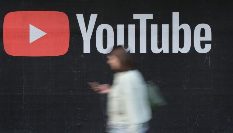 Η Google εξακολουθεί να επωφελείται από τα ψέματα για το κλίμα στο YouTube