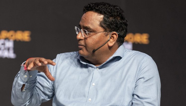 Η Paytm ξεπερνά τα έσοδα των 977 εκατομμυρίων δολαρίων σε ένα χρόνο, μειώνοντας τις ζημιές