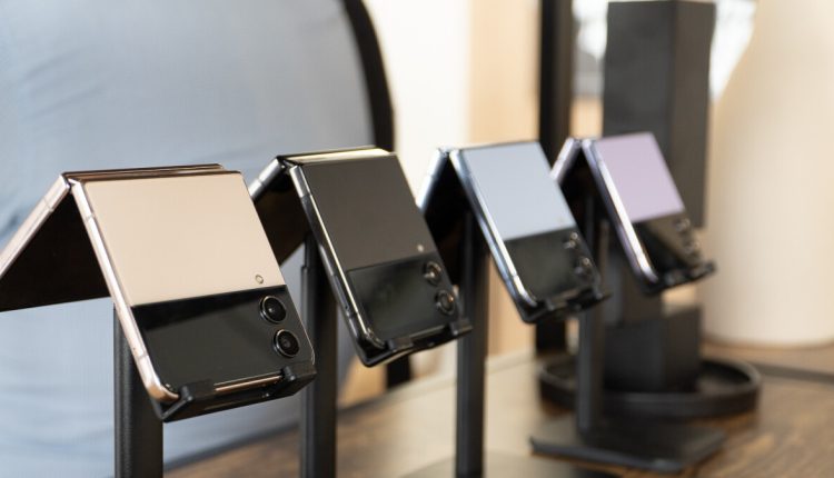 Η Samsung χάνει σιγά σιγά τη σφιχτή λαβή της στη συρρικνούμενη παγκόσμια αγορά αναδιπλούμενων
