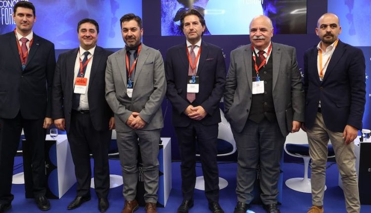 «Η κοινωνία της πληροφορίας είναι με το πόδι κολλημένο στο γκάζι»