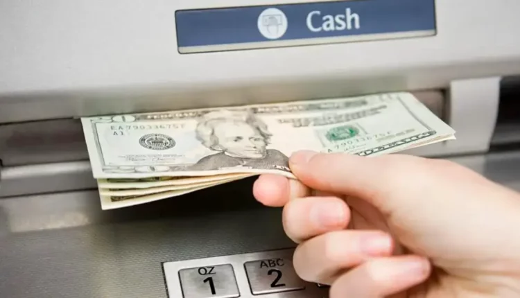 Καταγράφηκαν αναλήψεις ύψους 30.000.000.000 δολαρίων από τράπεζες των Ηνωμένων Πολιτειών μέσα σε μία εβδομάδα