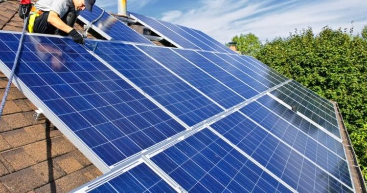 Με 238 εκατ. ευρώ ξεκινά το πρόγραμμα «Φωτοβολταϊκά στη Στέγη»