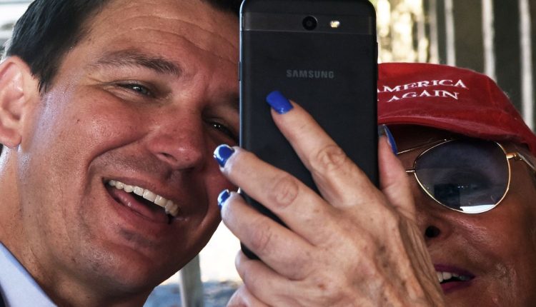 Ο Elon Musk αποτυγχάνει να εκτοξεύσει τον Ron DeSantis στον καταστροφικό χώρο του Twitter
