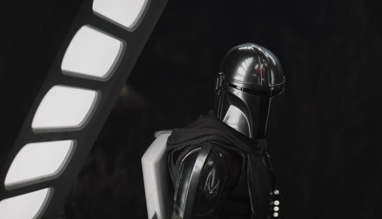  Ο Pedro Pascal είναι πάντα με το Mandalorian Suit;  Καθόλου
