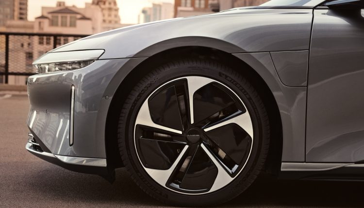 Ο κατασκευαστής ηλεκτρικών οχημάτων Lucid χάνει έσοδα και κέρδη το 1ο τρίμηνο
