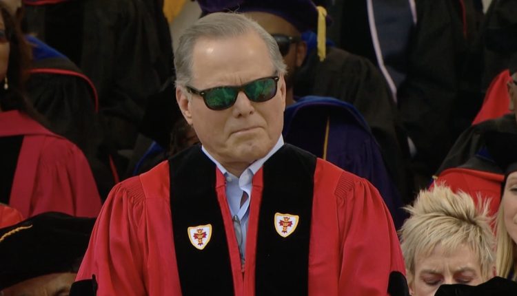 Οι απόφοιτοι του πανεπιστημίου της Βοστώνης έψησαν την κόλαση του Ντέιβιντ Ζάσλαβ
