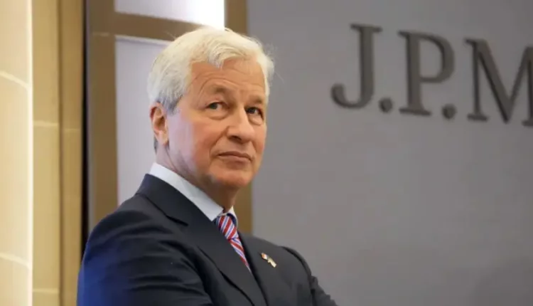 Οι πολλές ρυθμίσες αναμένεται να επιδεινώσει την κατάσταση για τις τράπεζες δήλωσε ο Διευθύνων Σύμβουλος της JPMorgan