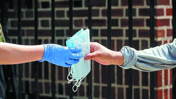 Πανδημία: Πρόβλεψη για συνεχή μικρά κύματα αντί εποχικές εξάρσεις