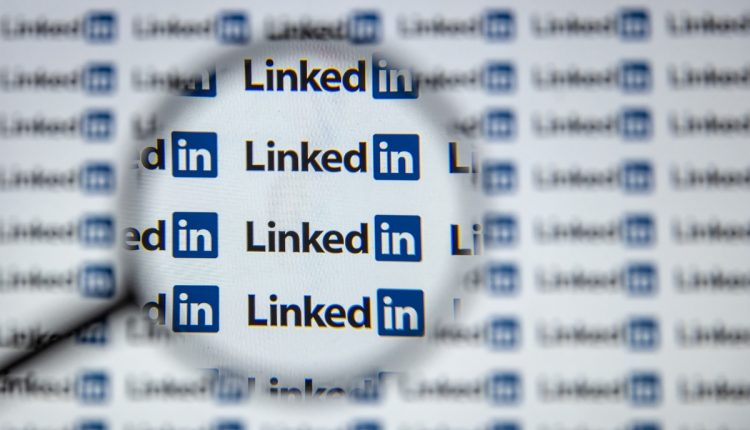 Το LinkedIn φέρνει τα εργαλεία επαλήθευσης στις θέσεις εργασίας, προσθέτει νέες προειδοποιήσεις μηνυμάτων για πιθανές απάτες
