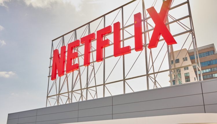 Το Netflix δοκιμάζει τη διατήρηση της ισχύος του με παγκόσμια καταστολή κωδικών πρόσβασης
