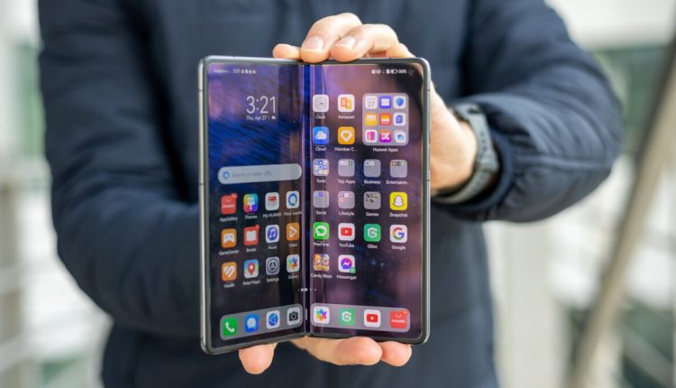 Το βίντεο προώθησης δείχνει ότι το πιο πρόσφατο αναδιπλούμενο τηλέφωνο της Huawei είναι επιζών