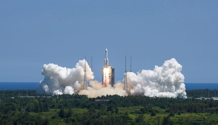 Το διαστημικό αεροπλάνο της Κίνας πραγματοποίησε πολλούς ελιγμούς με ένα μυστήριο αντικείμενο σε τροχιά
