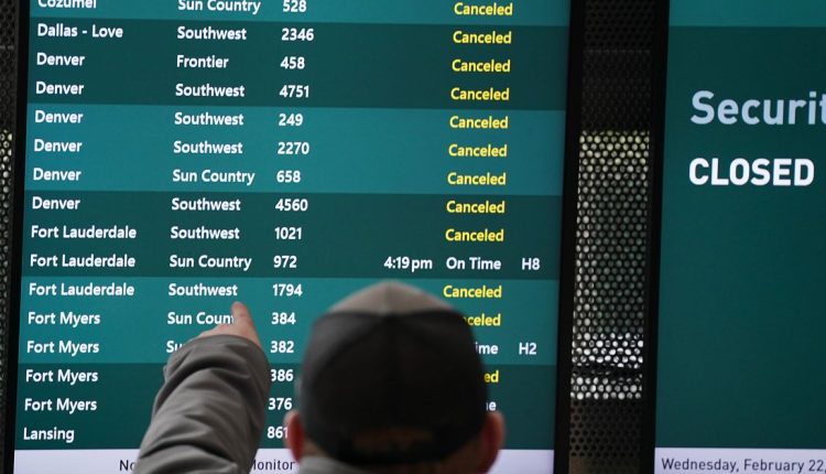 Το σύστημα των αεροπορικών εταιρειών λιώνει, οπότε ίσως θα μπορούσαμε τουλάχιστον να πληρωθούμε
