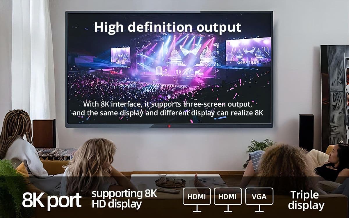 Οι άνθρωποι παρακολουθούν μια τηλεόραση με μεγάλη οθόνη συνδεδεμένη με το GK3 Plus Mini PC