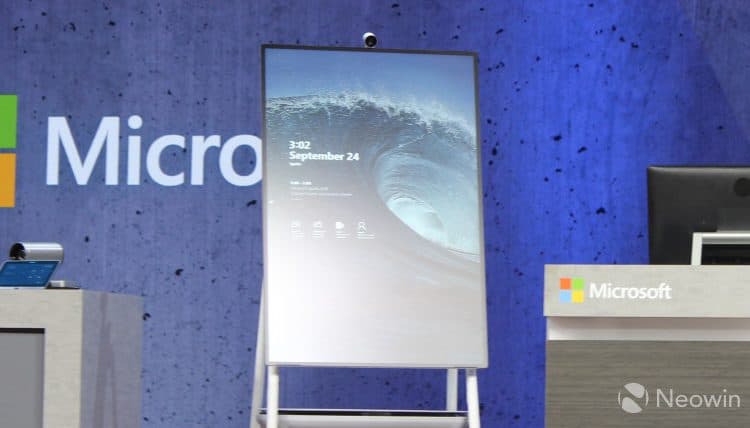 Το Microsoft Surface Hub 2S φέρεται να προσθέσει και τελικά μια περιστρεφόμενη μονάδα οθόνης
