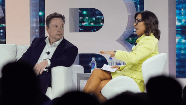 Τwitter: Πρώτη ημέρα στο γραφείο για την Λίντα Γιακαρίνο