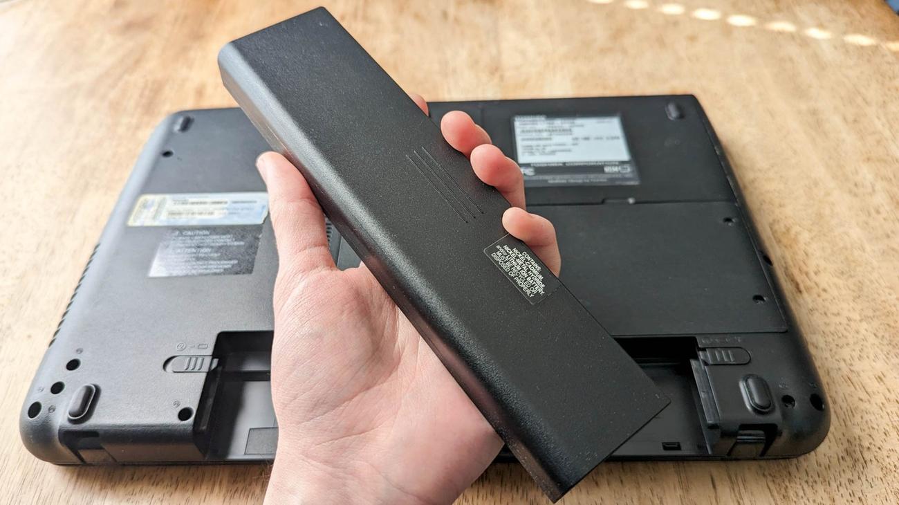 4 λόγοι για να αγοράσετε φορητό υπολογιστή με αφαιρούμενη μπαταρία