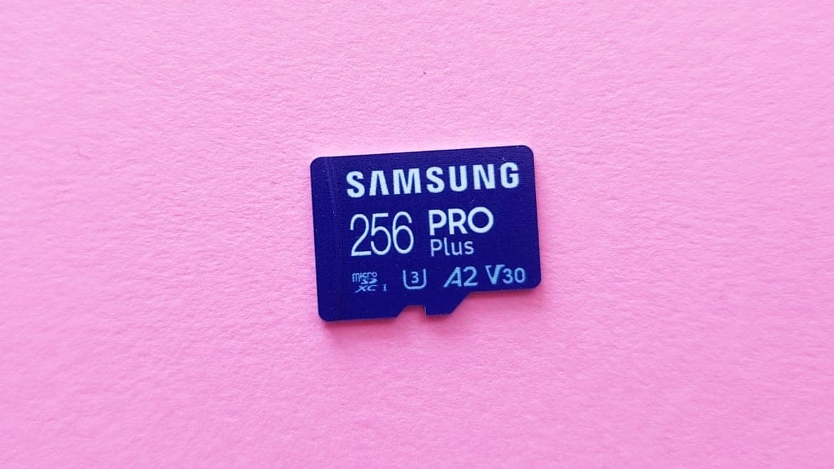 Samsung Pro Plus (128GB) + USB Reader
