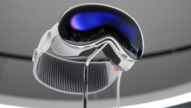 Apple Vision Pro: Πώς είναι να φοράς τη μάσκα AR των 3.500 δολαρίων