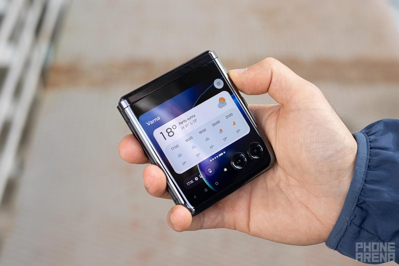 Motorola Razr Plus (2023) Review: Solid Galaxy Flip alternative