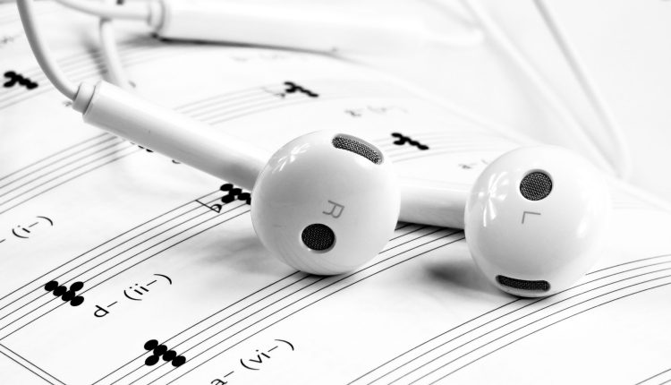 Deezer: Θα εντοπίζει και θα διαγράφει τραγούδια που δημιουργούνται με AI - Οικονομικός Ταχυδρόμος