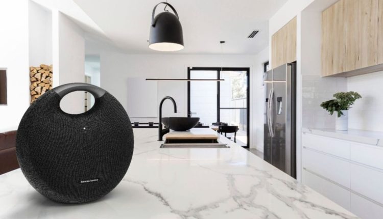 Jam Outdoors With This Portable Speaker Harman, τώρα 199,99 $
