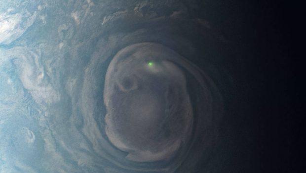 NASA: H Ήρα βλέπει τον Δία να ρίχνει κεραυνούς