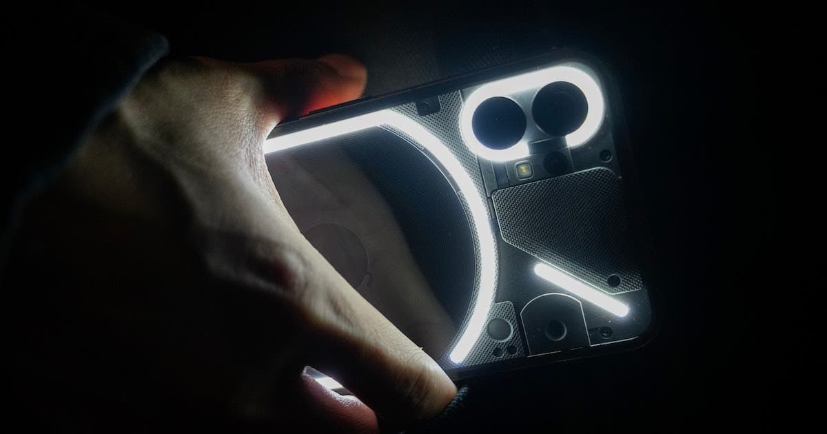 Nothing Phone (2): νεότερα για τη οθόνη